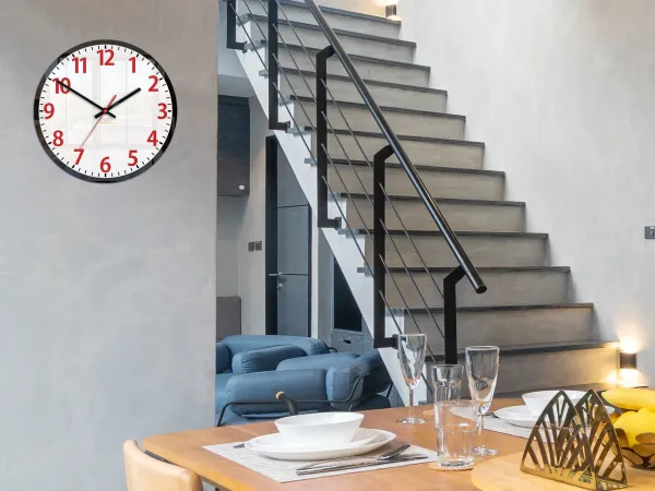 ModernClock Nástenné hodiny Louis 30 cm biele/červené