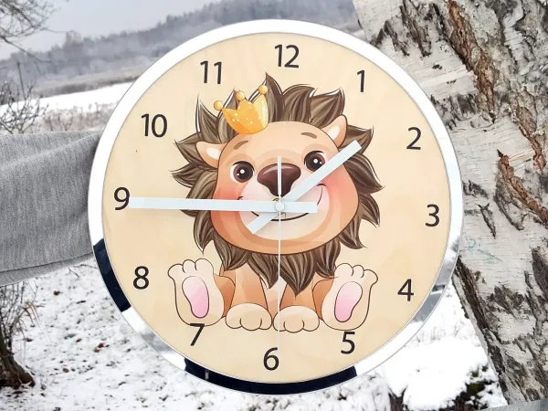 ModernClock Dětské nástěnné hodiny Mirro Lev 30 cm vícebarevné