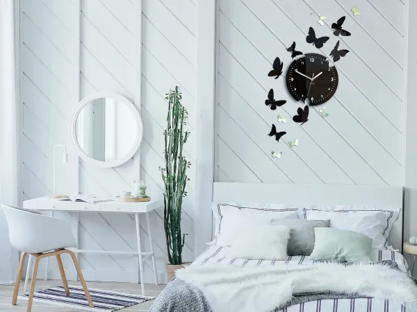 ModernClock Nástenné hodiny Motýle 28 cm čierne