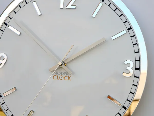 ModernClock Nástenné hodiny solárne 30 cm zrkadlové
