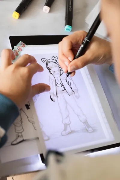 Artissimo – Kresliaci tablet s podsvietením – Manga postavy