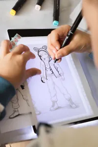 Artissimo – Kresliaci tablet s podsvietením – Manga postavy