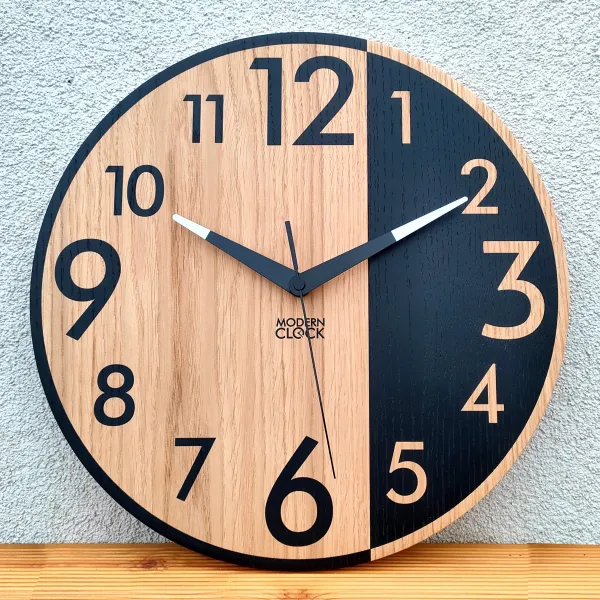 ModernClock Drevené nástenné hodiny Alfred 33 cm dub prírodný/čierny