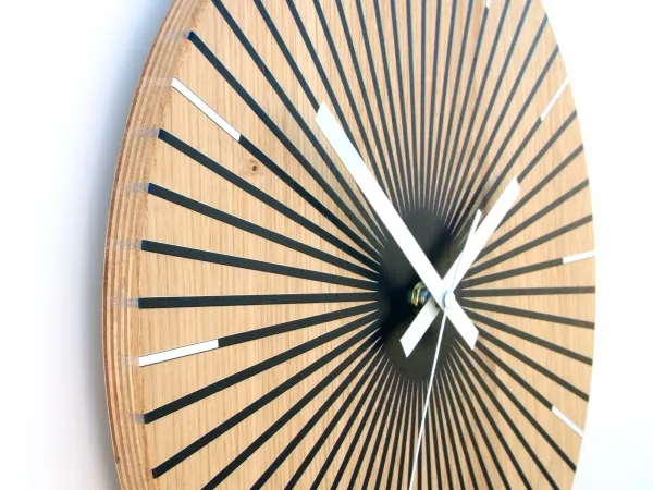 ModernClock Drevené nástenné hodiny Arian 33 cm dub prírodný/čierny