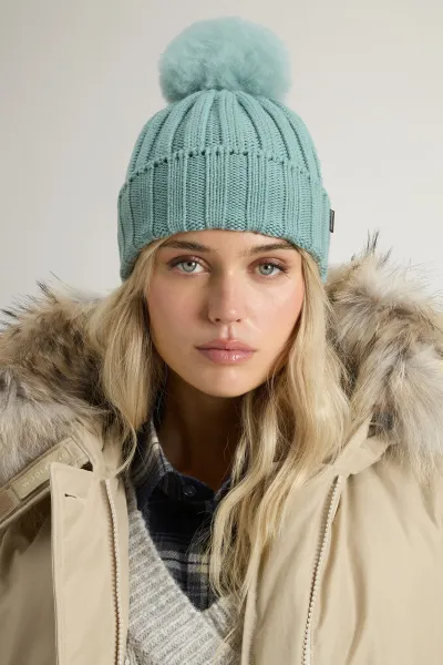 Čapica Woolrich Beanie Cashmere Pom Pom Chinois Green