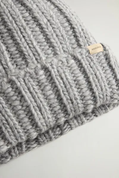 Čapica Woolrich Chunky Beanie Light Grey Melange