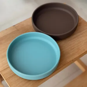 PETITE&MARS Tanier silikónový s prísavkou Take&Match Bitter Cocoa 6m+