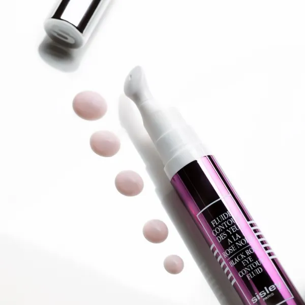 Sisley Black Rose Eye Contour Fluid rozjasňujúci protivráskový fluid na očné okolie s revitalizačným účinkom 14 ml