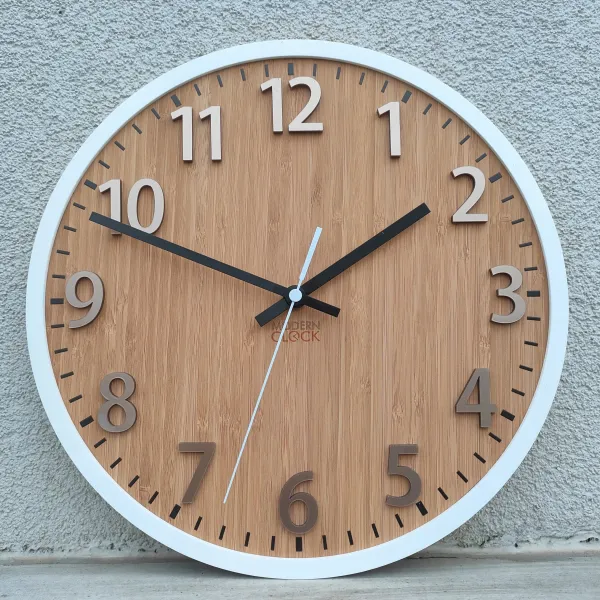 ModernClock Bambusové nástenné hodiny Karina 30 cm hnedé/biele