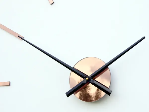ModernClock Nástenné samolepiace hodiny Carlo 75 cm hnedé