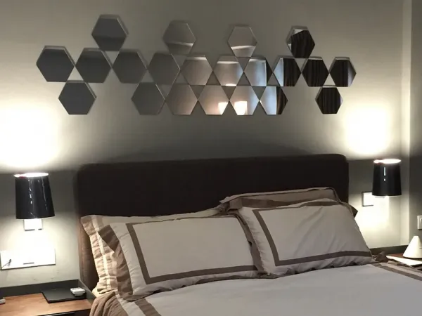 ModernClock Nástenné samolepiace zrkadlo Hexagón hnedé