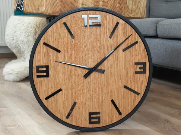 ModernClock Drevené nástenné hodiny Arabik 50 cm dub prírodný/čierny