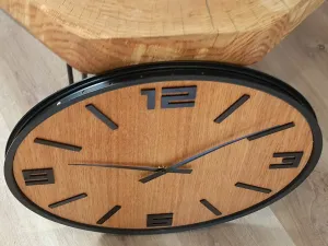 ModernClock Drevené nástenné hodiny Arabik 50 cm dub prírodný/čierny