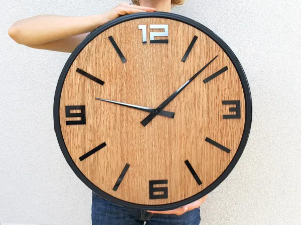 ModernClock Drevené nástenné hodiny Arabik 50 cm dub prírodný/čierny
