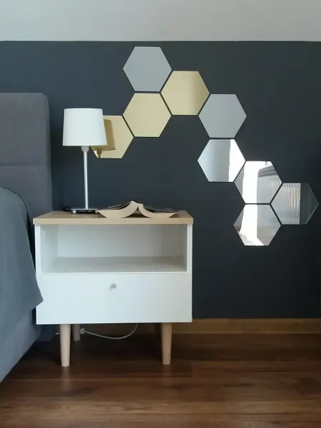 ModernClock Nástenné samolepiace zrkadlo Hexagon zlaté