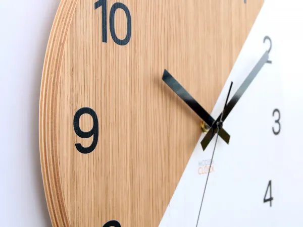 ModernClock Drevené nástenné hodiny Oxford 33 cm dub prírodný/biely