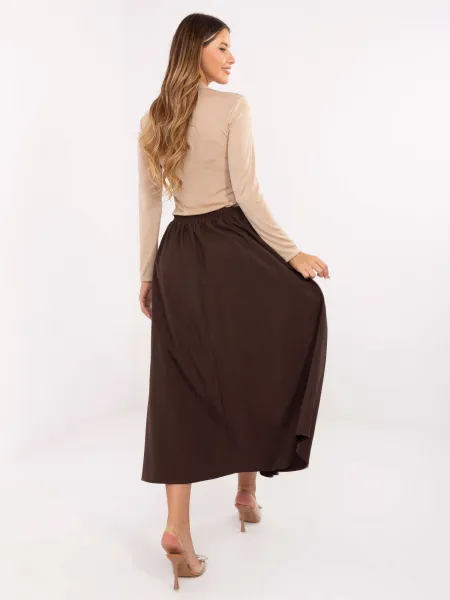 Factory Elegantná dámska midi sukňa s ozdobným gombíkom Farba: Hnedá, Veľkosť: UNI