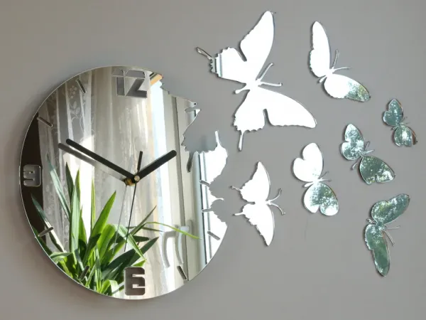 ModernClock Nástenné samolepiace hodiny Motýľ 28 cm zrkadlové