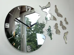 ModernClock Nástenné samolepiace hodiny Motýľ 28 cm zrkadlové