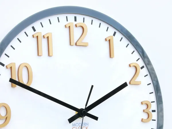 ModernClock Nástenné hodiny Hakuro 30 cm šedé/zlaté