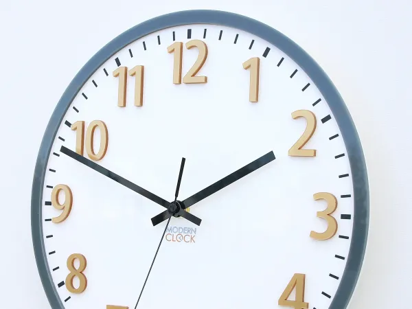 ModernClock Nástenné hodiny Hakuro 30 cm šedé/zlaté