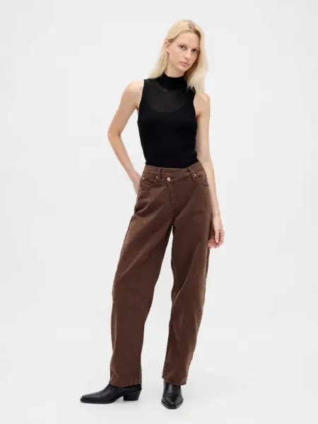 GAP Džínsy Barrel pre ženy  Crossover UltraSoft 815685-00 Veľkosť: 32LONG - predĺžená dĺžka