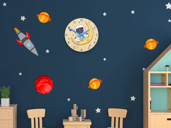 ModernClock Detské nástenné hodiny Ami Astronaut 30 cm viacfarebné