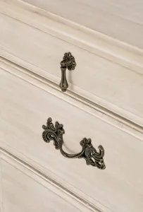 LivinHill Komoda Venezia 150 cm z masivu béžová