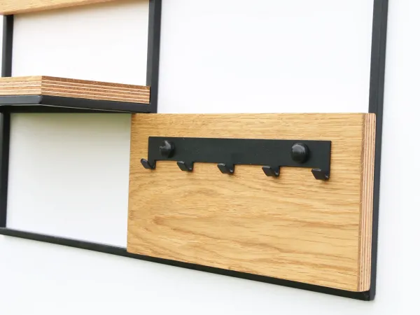 ModernClock Nástenná polica s háčikmi na kľúče Mikos 50 cm čierna/hnedá