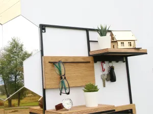ModernClock Nástenná polica s háčikmi na kľúče Mikos 50 cm čierna/hnedá