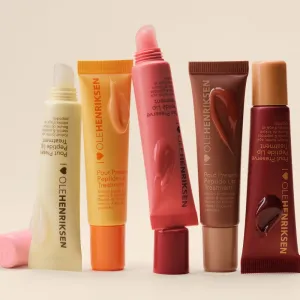 OLEHENRIKSEN Pout Preserve Peptide Lip Treatment hydratačný lesk na pery odtieň Vanilla Bonbon 12 ml