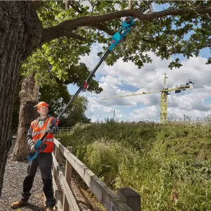 OneVan 8″ 20cm najvýkonnejšia v našej ponuke teleskopická píla s mazaním 2-v-1 s bezuhlíkovým motorom – dosah až 245CM Vhodná pre batériu MAKITA 18V 2 x reťaz