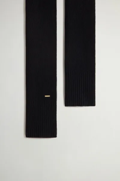 Šál Woolrich Pure Cashmere Ribbed Scarf Black