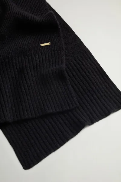 Šál Woolrich Pure Cashmere Ribbed Scarf Black