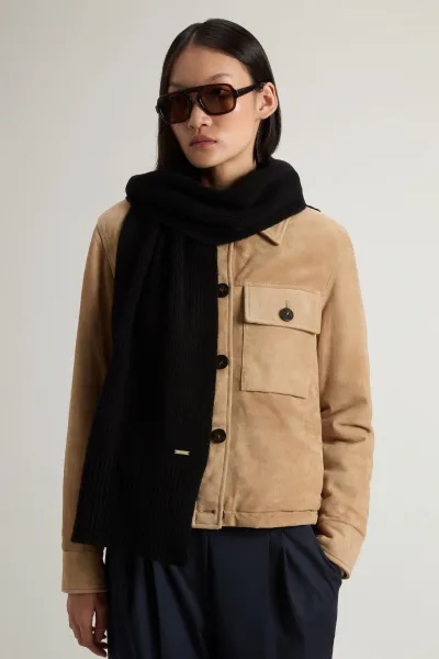 Šál Woolrich Pure Cashmere Ribbed Scarf Black