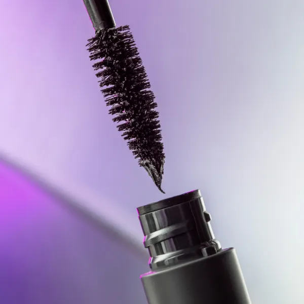 MÁDARA Come Closer posilňujúca riasenka 6 ml