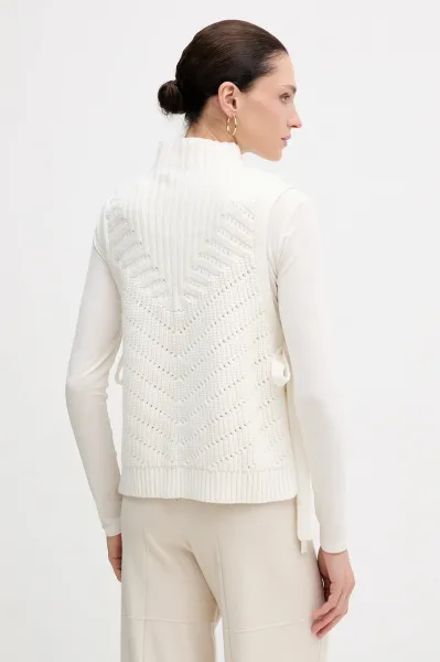 Vesta s prímesou vlny Pedro del Hierro
