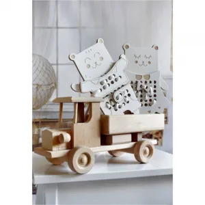 Milin Wooden Lacing Toy Mrs. Teddy aktivity hračka 22 cm x 16 cm x 0,7 cm 1 ks