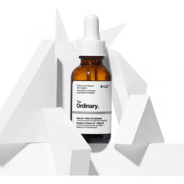 The Ordinary Aloe 2% + NAG 2% Solution upokojujúce sérum proti akné 30 ml