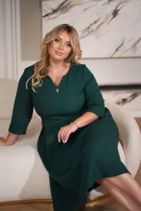 Zelené áčkové šaty s rukávom a zlatou ozdobou Veľkosť: 40