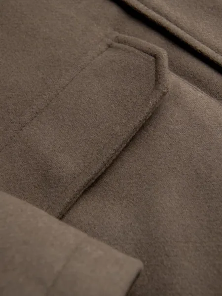 Trendy kabát na zimu pre mužov hnedý