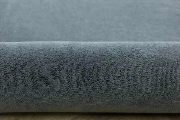 Protišmykový koberec PLUSH sivý