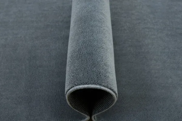Protišmykový koberec PLUSH sivý