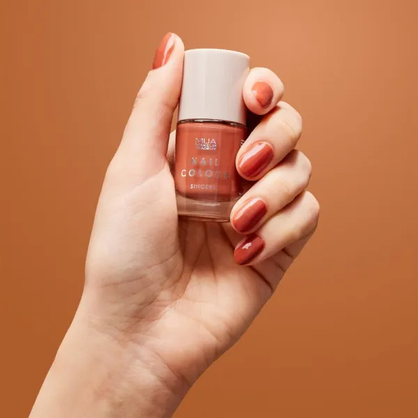 MUA Makeup Academy Nail Colour lak na nechty odtieň Sincere 10 ml