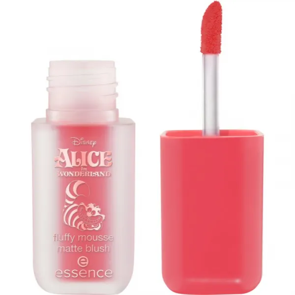 essence Disney Alice in Wonderland tekutá lícenka s matným efektom odtieň 01 - Absolutely Paw-Some 3.7 g