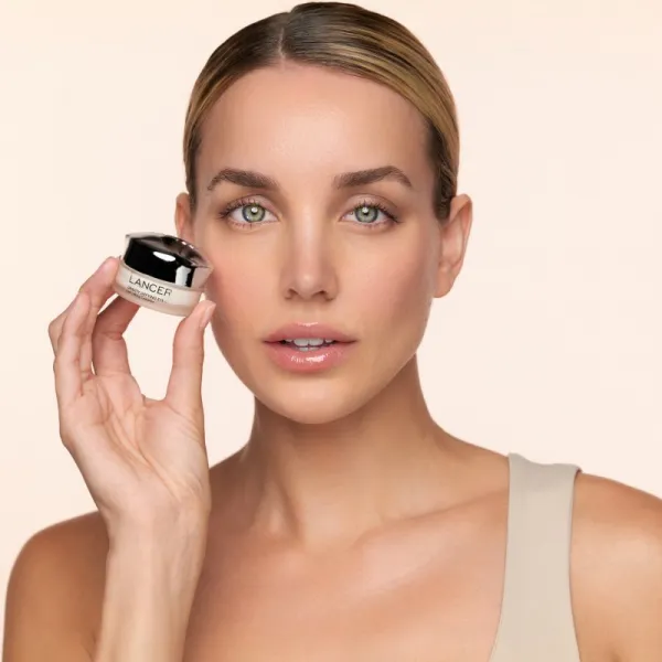 LANCER GRAVITY DEFYING Eye Cream spevňujúci očný krém s liftingovým efektom 15 ml