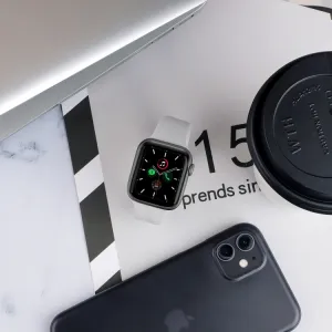 ELASTIC Remienok Apple Watch 9 / 8 / 7 (41 mm) / 6 / SE / 5 / 4 (40 mm) / 3 / 2 / 1 (38 mm) biely
