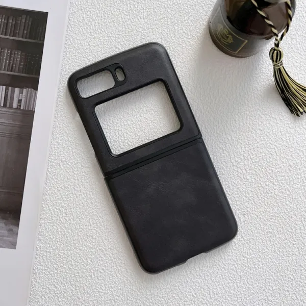 LEATHER Plastový kryt Motorola Razr 2022 5G čierny