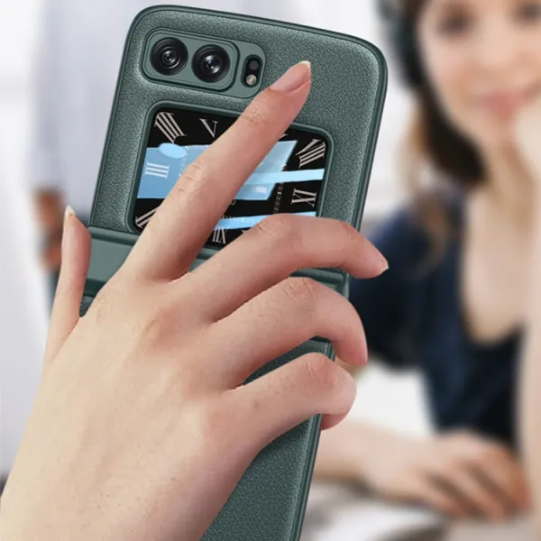 GKK MAGNETIC LEATHER Plastový obal Motorola Razr 2022 5G CARBON
