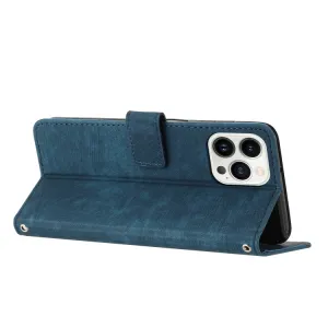 STRIPE Peňaženkové puzdro s remienkom Apple iPhone 15 Pro Max modré